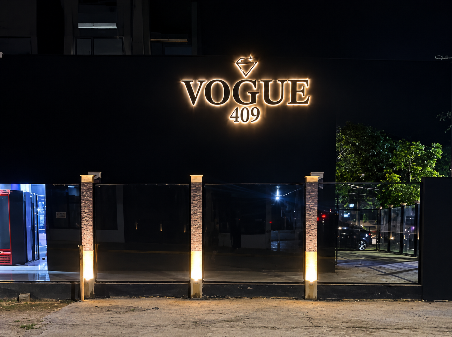 Vogue Pub 409